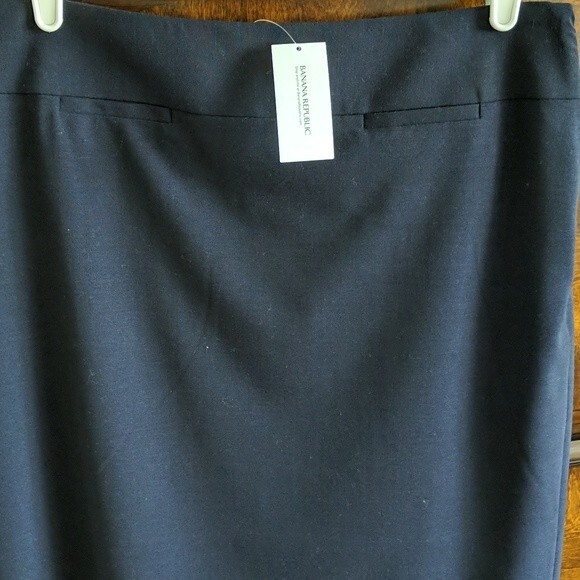 NWT Banana Republic Wool Pencil Skirt, Size 8 - Picture 2 of 3